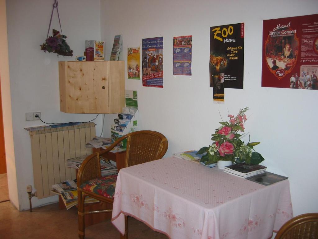 Gastehaus Heidi Bed & Breakfast Wals-Siezenheim Exterior photo